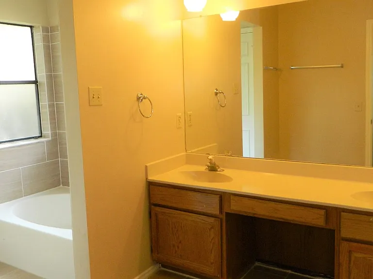 13108 Lubbock Ln — Photo 11