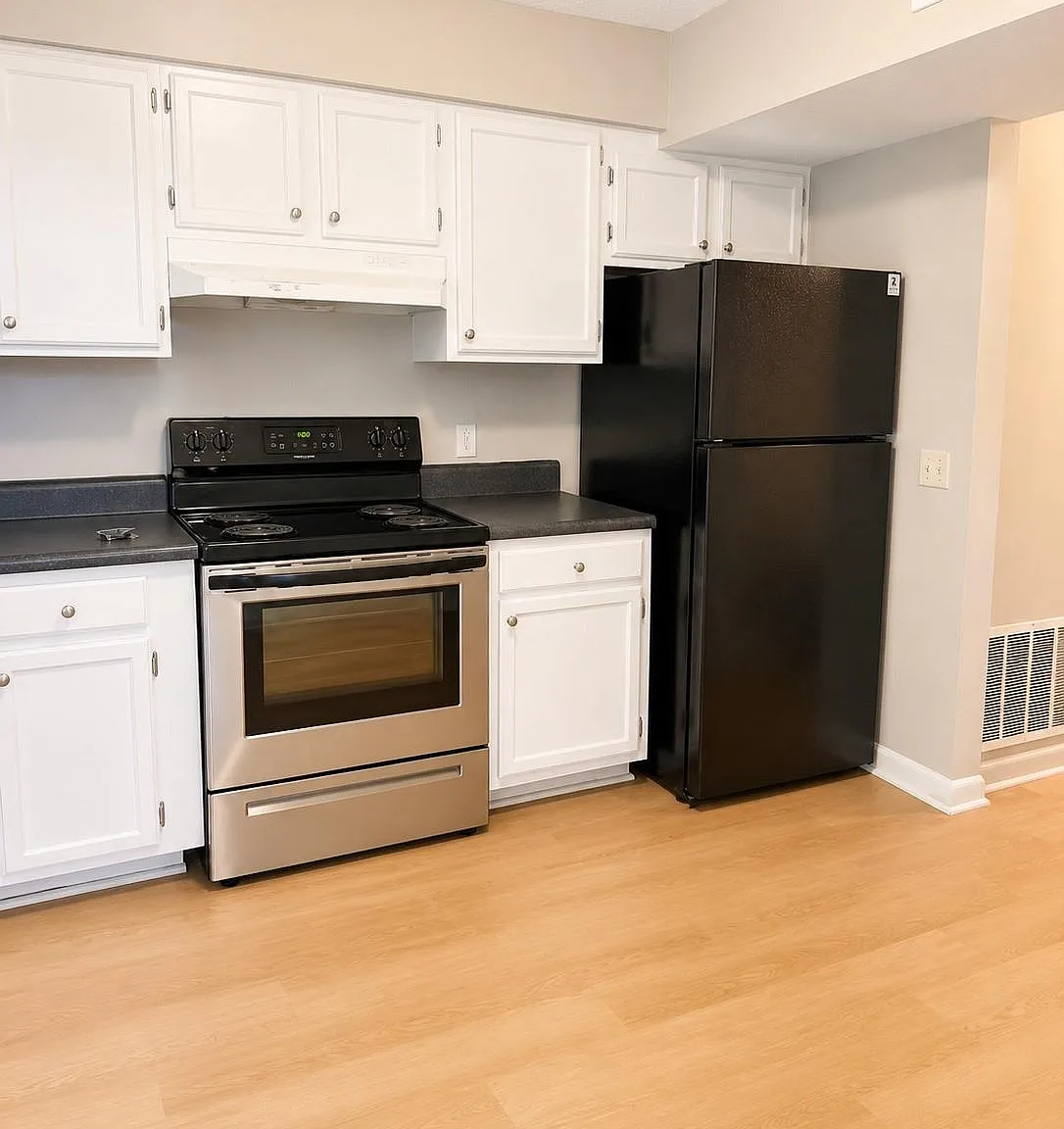 3 bed, 2.5 bath, 1305 sqft, $1,900 — Photo 4