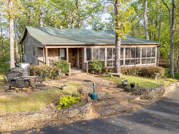 3rd image of 320 Yellow Creek Ln