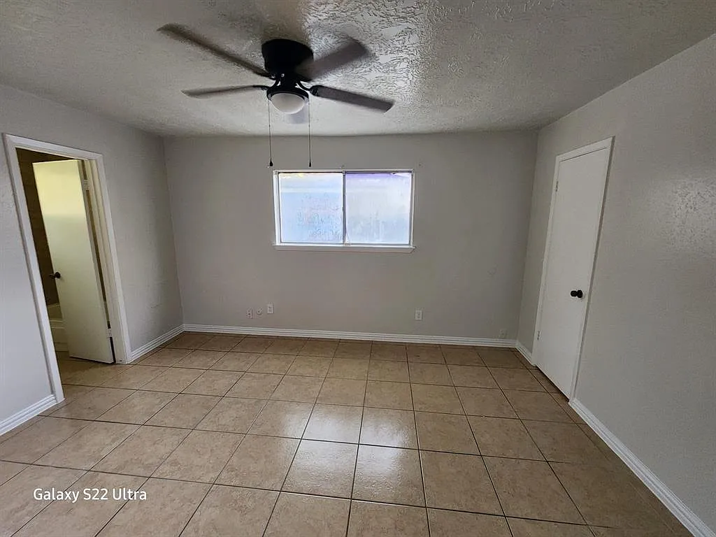 4 bed, 2.0 bath, 1328 sqft, $1,800 — Photo 4