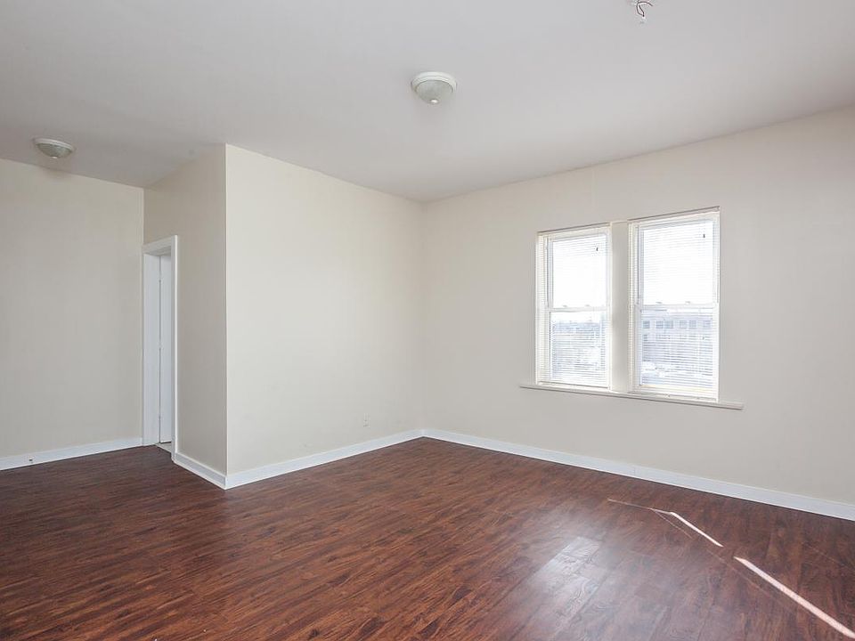 1st image of 35 N Kedzie Ave #301