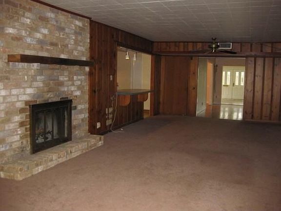 4th image of 2445 Gladys Ave