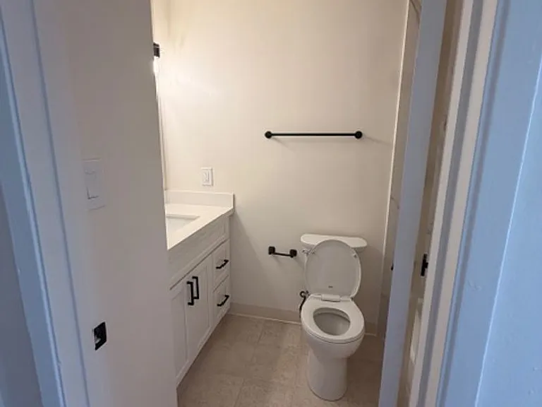 Dixon Townhouse — Photo 49