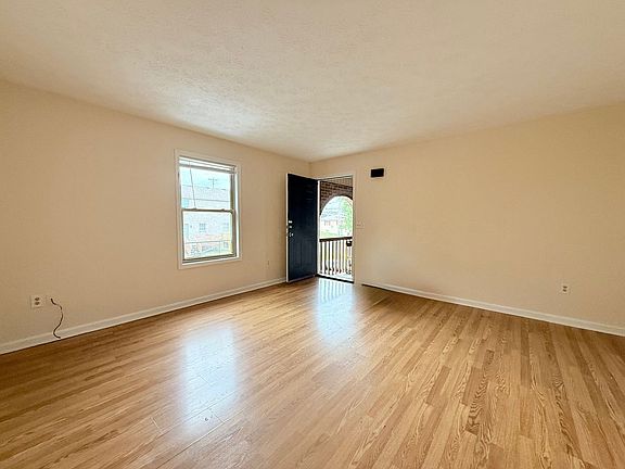 3rd image of 245 Maryland Dr #5