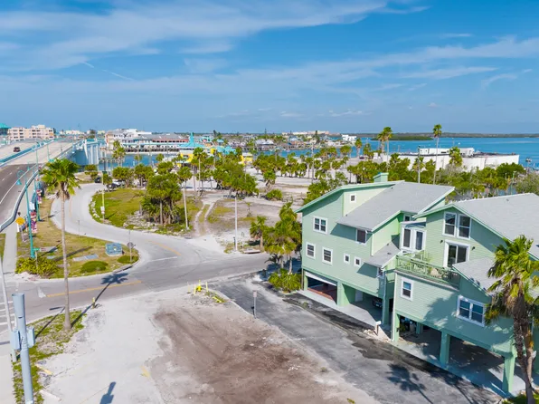 107 127th Ave #B, Treasure Island, FL 33706