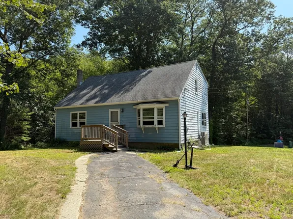 3 Oak Dr, Oxford, MA 01540