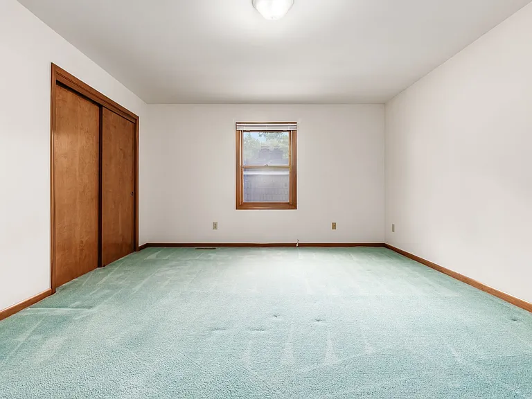 100 E Dublin Granville Rd — Photo 17