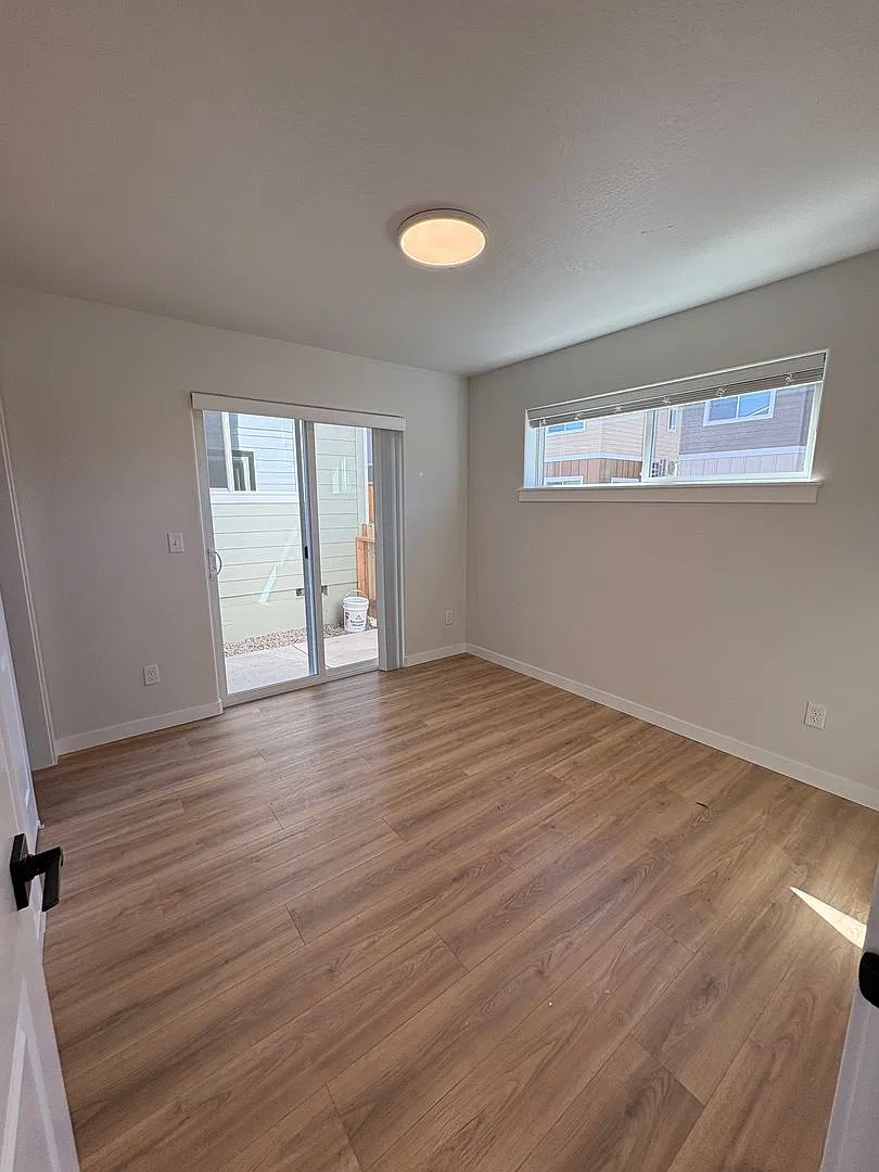 3-bedroom, 2-bathroom Townhouse — Photo 4