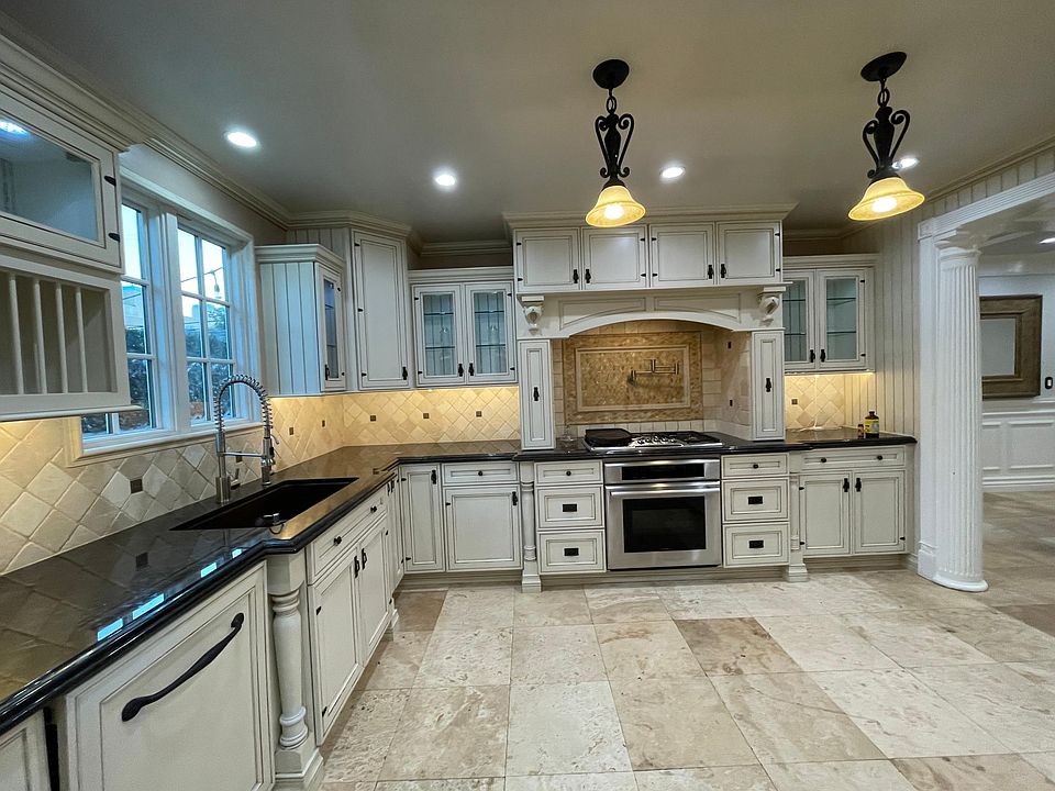 1st image of 2533 Barry Ave