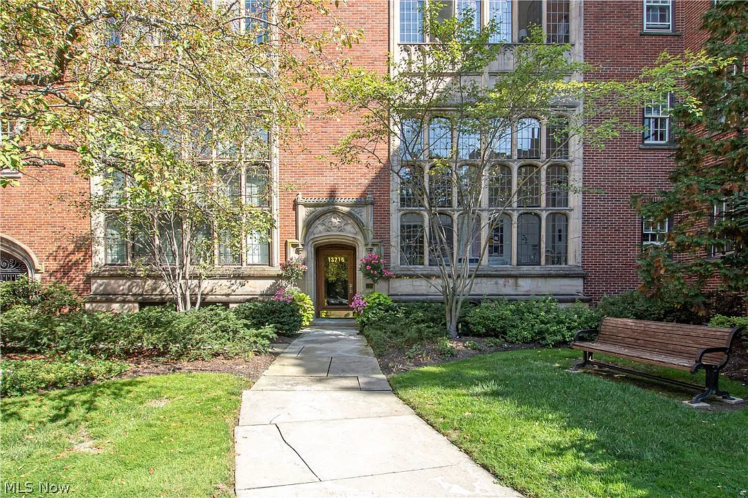 13715 Shaker Blvd APT 1B photo 1