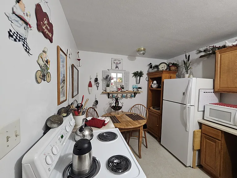 15240 Deby Dr — Photo 8