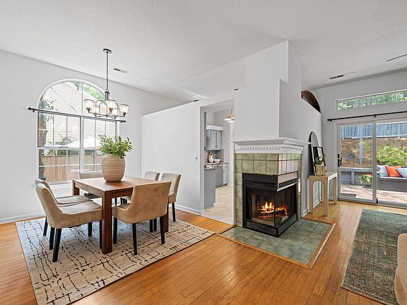 5th image of 111 Carriage Cir