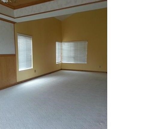 3rd image of 2920 Coventry Cir