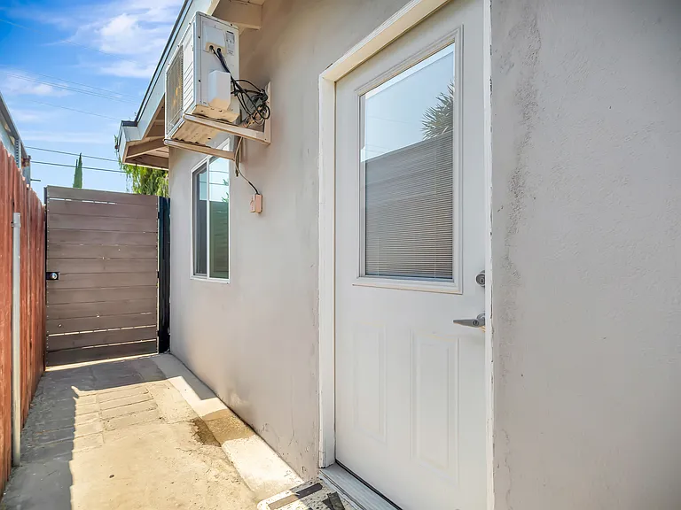 6554 Greenbush Ave — Photo 6