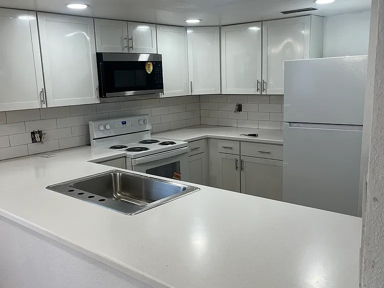 6901 Ian Ct #10 — Photo 1