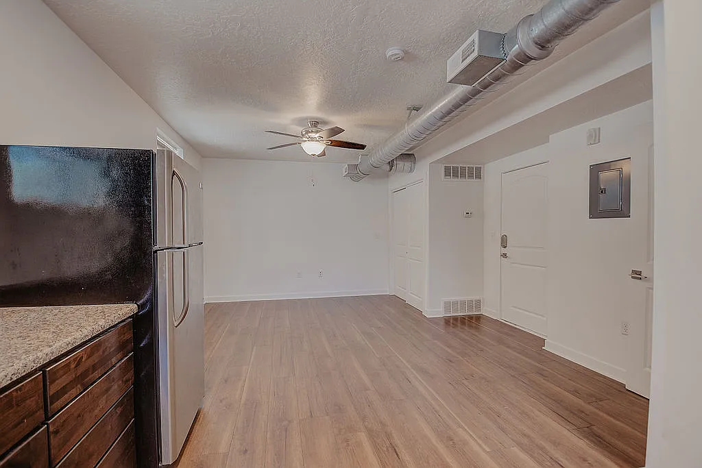 Studio, 350 sqft, $950 — Photo 3
