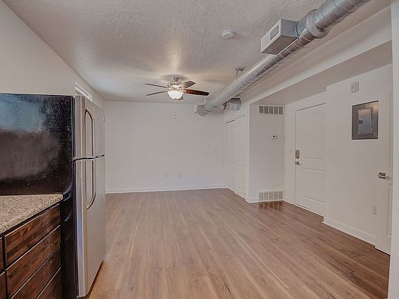 4th image of 419 E 200 S APT 103