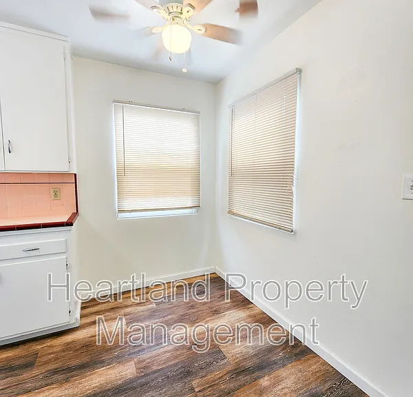 848 1/2 Emerald St — Photo 7