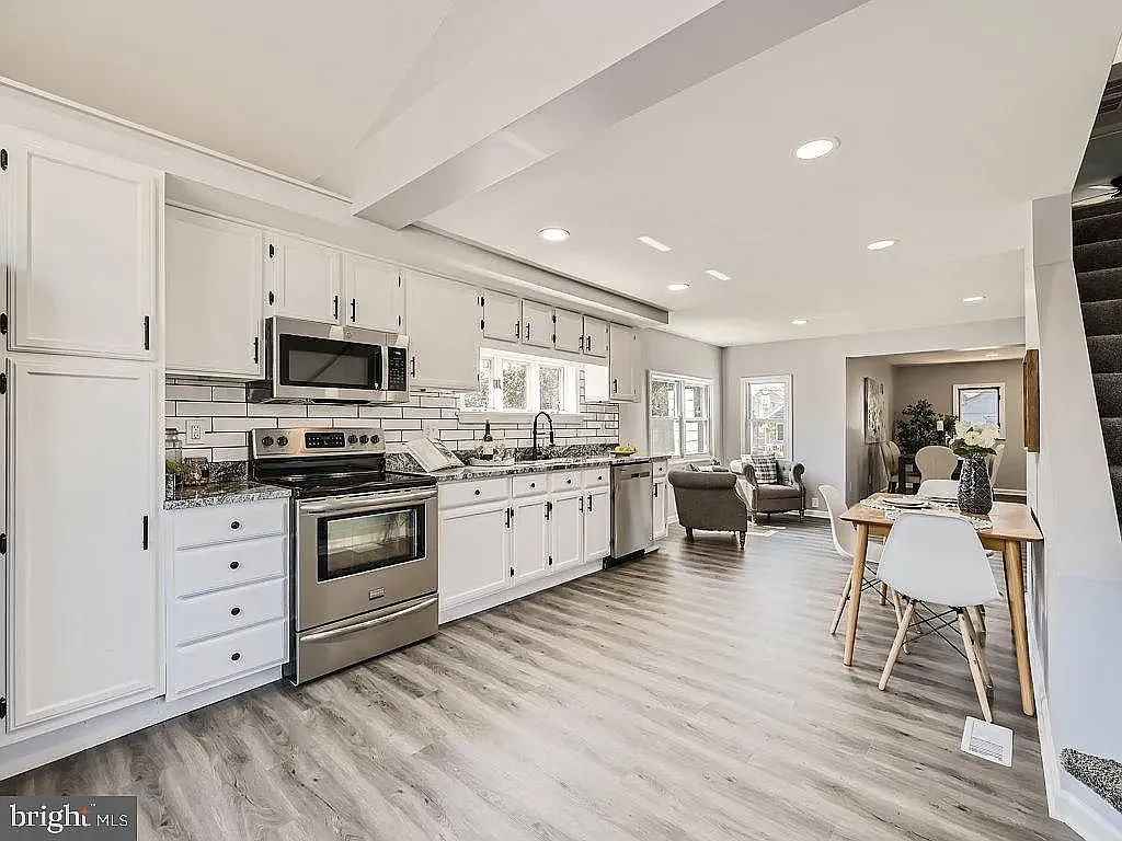 4 bed, 2100 sqft, $2,900 — Photo 3