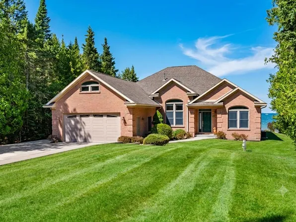 20740 Teds Rd, Mackinaw City, MI 49701