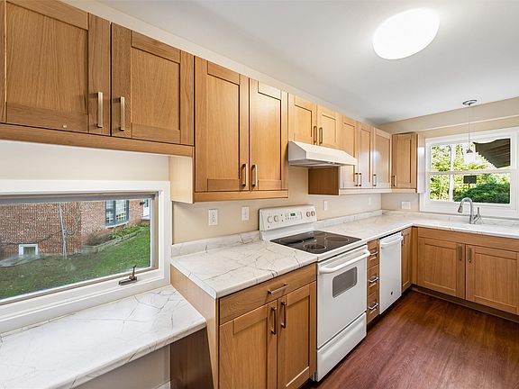 5th image of 1317 Randall Pl