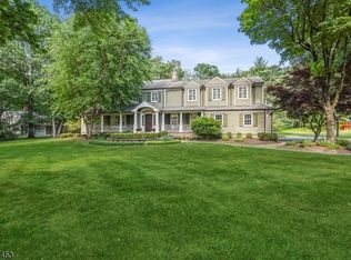 22 Launcelot Ln, Basking Ridge, NJ 07920