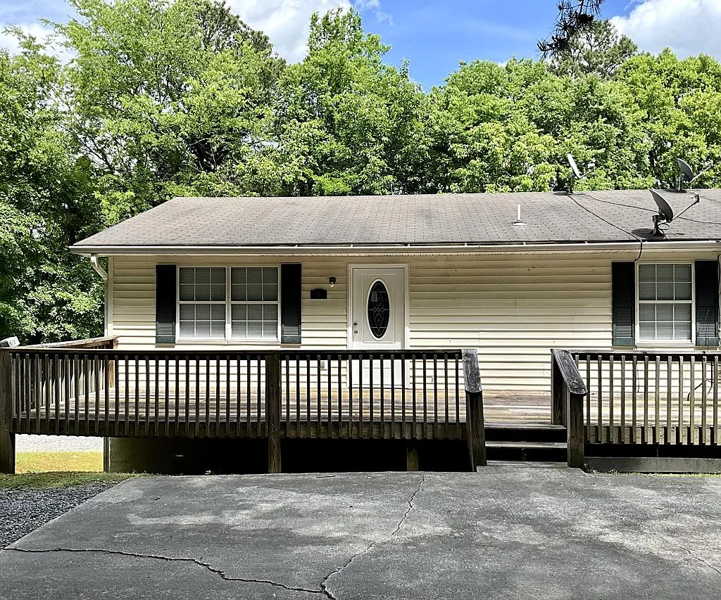 2 bed, 1.0 bath, 1162 sqft, $1,000 — Photo 1