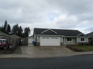 305 Gamay Dr, Cave Junction, OR 97523