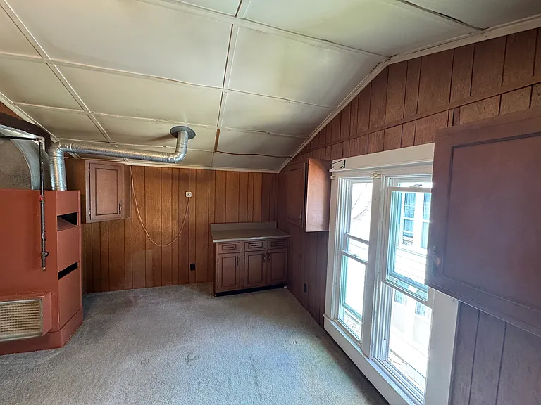 216 N Capital Ave — Photo 16