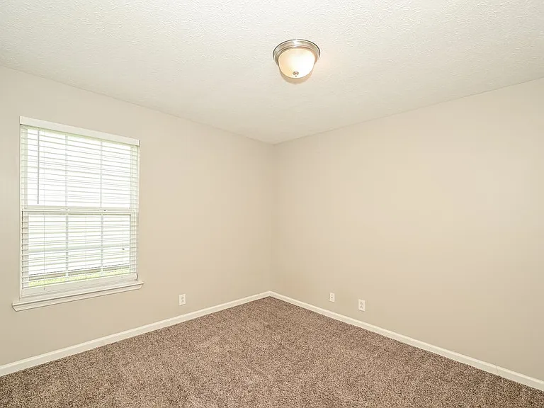1923 Colyn Ave — Photo 12