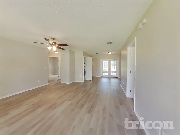 2159 Acorn Mnr — Photo 2