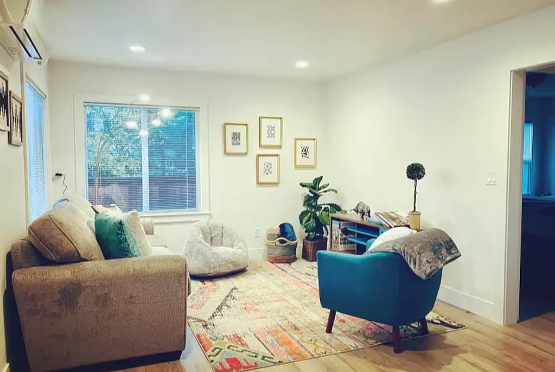 3 bed, 900 sqft, $2,895 — Photo 1