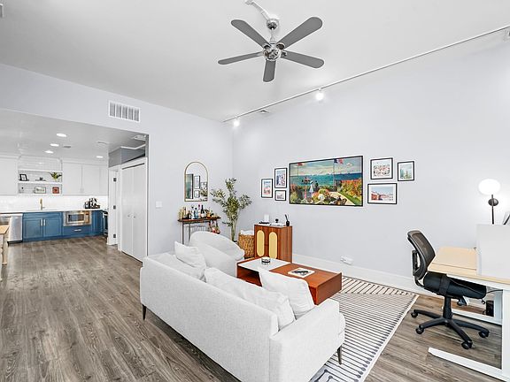 5th image of 2149 N Southport Ave #1A
