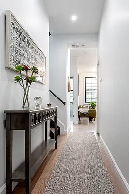 Rented by Tapiro Realty | media 16