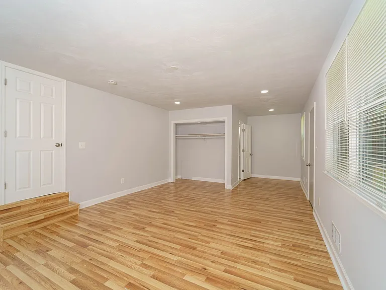 10024 Lorain Ave — Photo 15
