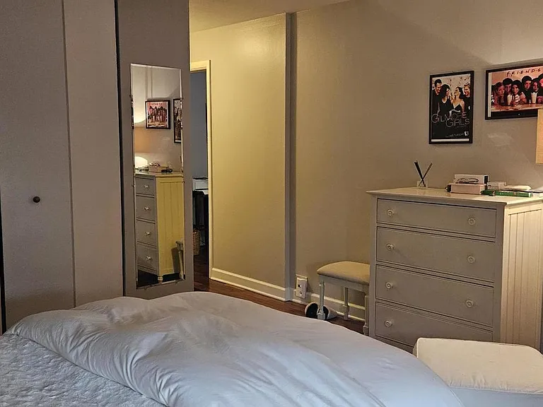 E Bellevue Pl — Photo 10