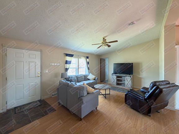 3rd image of 1302 Orchid Ln