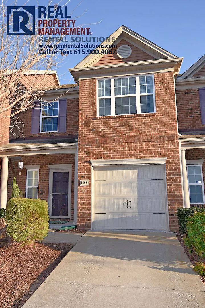 Fantastic 3BR townhome in Nippers Corner w/ attached garage! — Photo 1