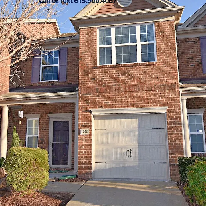 1308 Crown Point Pl