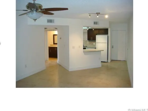 8343 Lake Dr APT 402, Doral, FL 33166