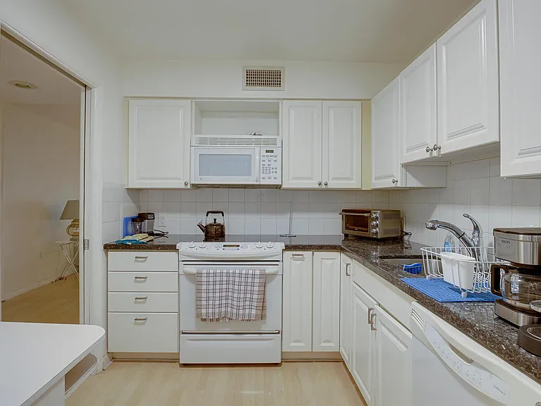 4230 Deste Ct #303 — Photo 9