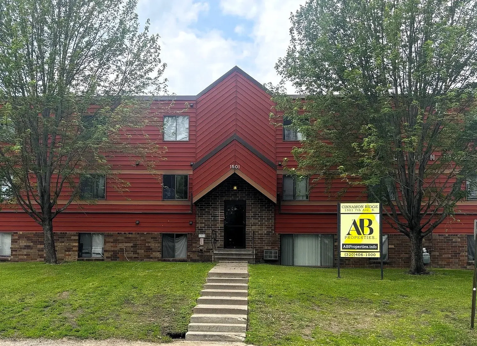 4 bed, $1,450 — Photo 1