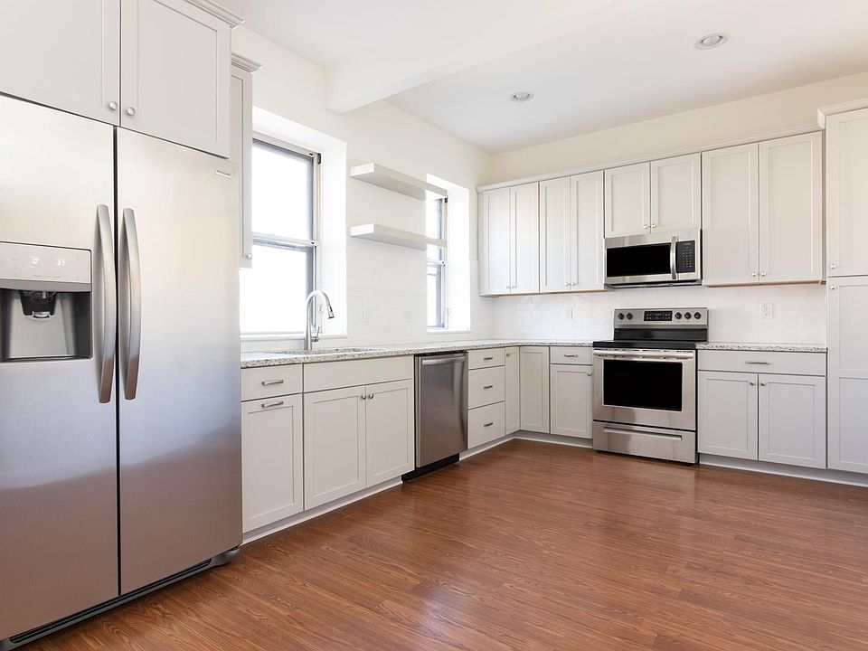 1st image of 4147 Russell Blvd