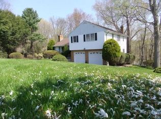 25 Rexview Cir, Trumbull, CT 06611