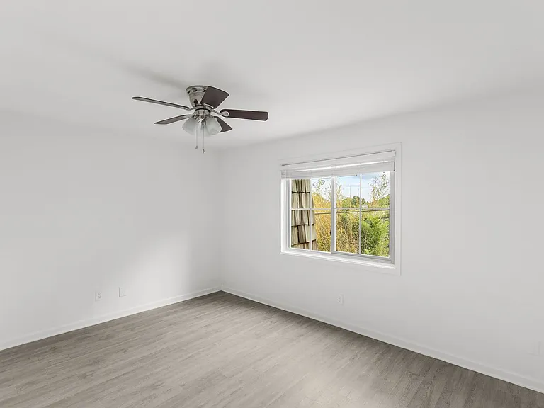 Linridge Apartments — Photo 18