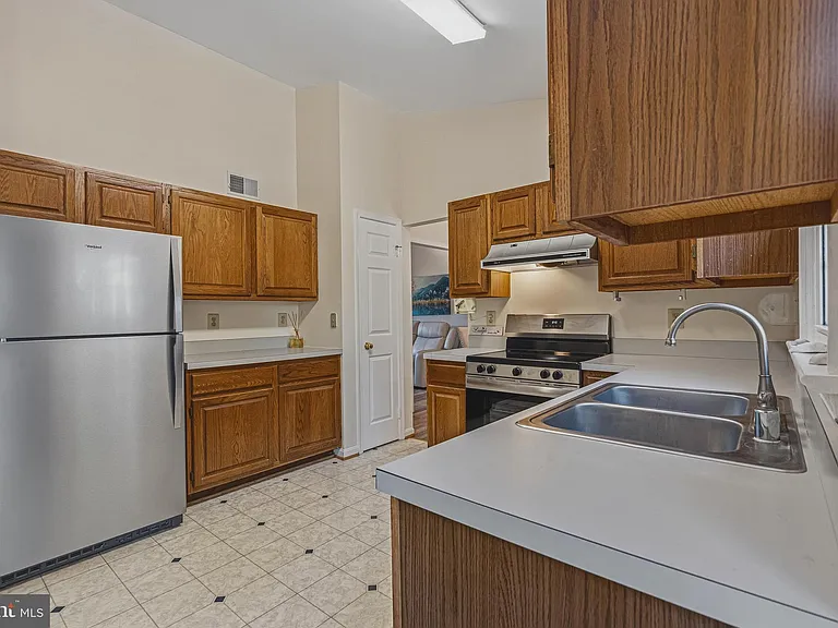 9729 Zimbro Ave — Photo 11