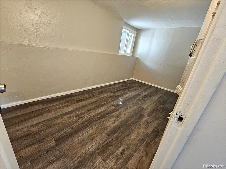 738 W 4th Ave — Photo 6
