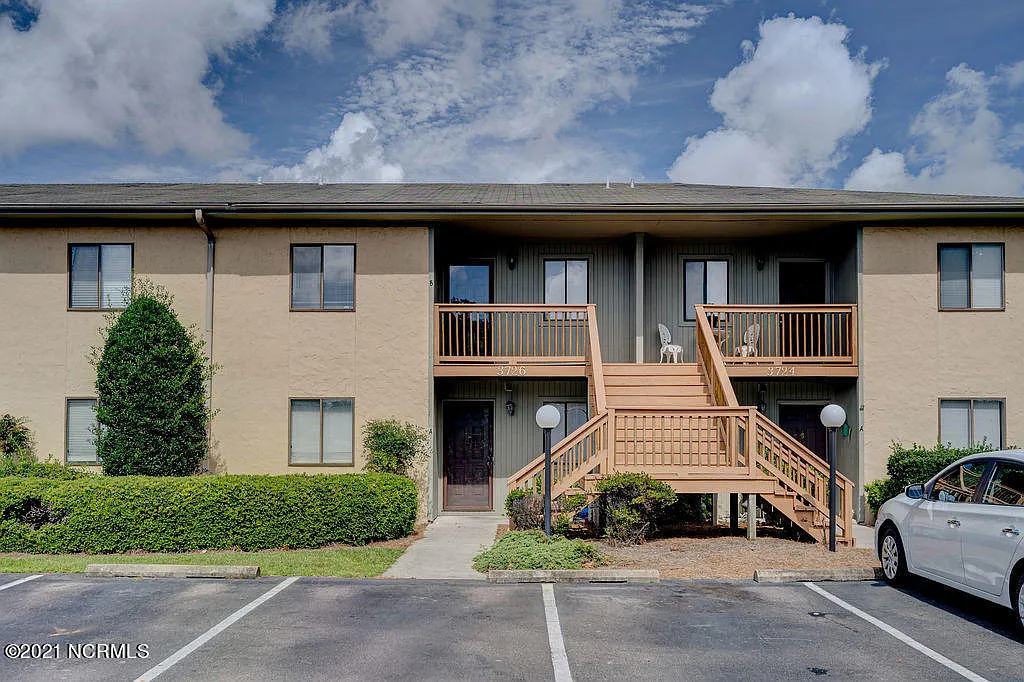 2 bed, 2.0 bath, 837 sqft, $1,350 — Photo 2