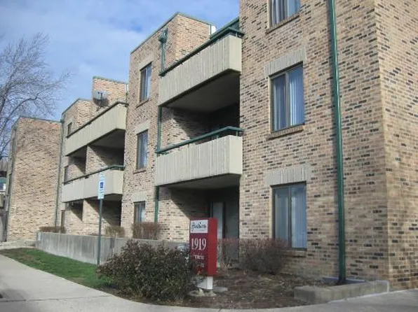1919 Prairie Sq, Schaumburg, IL