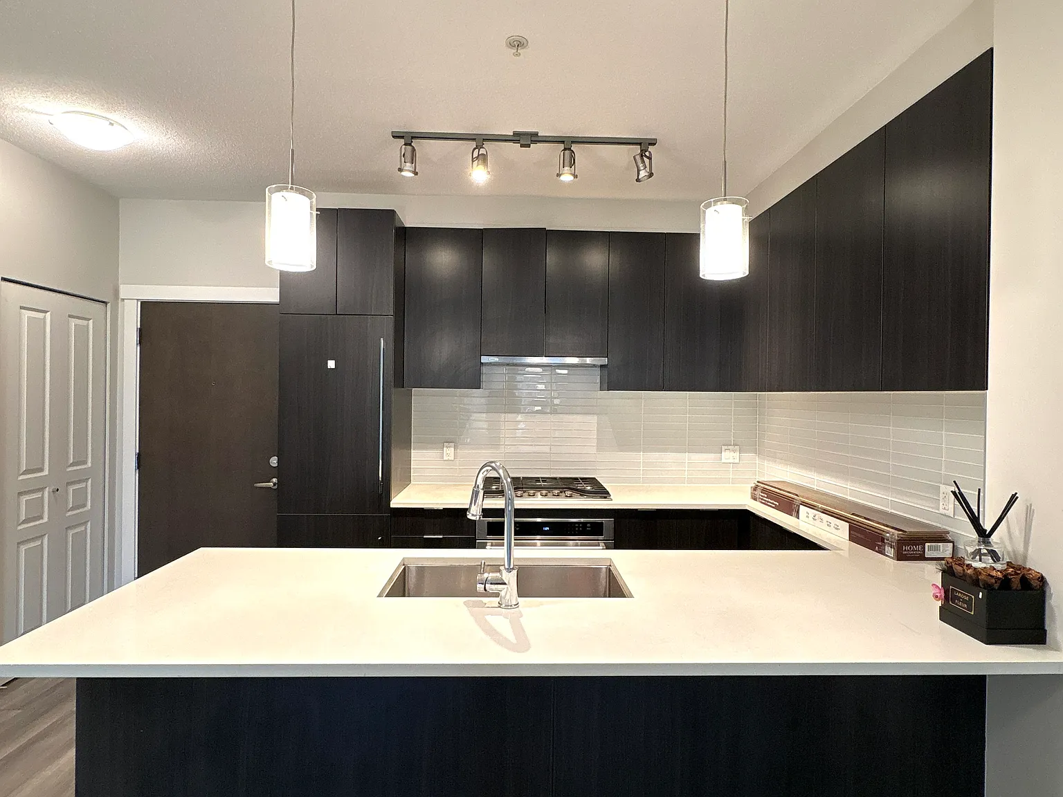 2 bed, 850 sqft, $2,750 — Photo 3